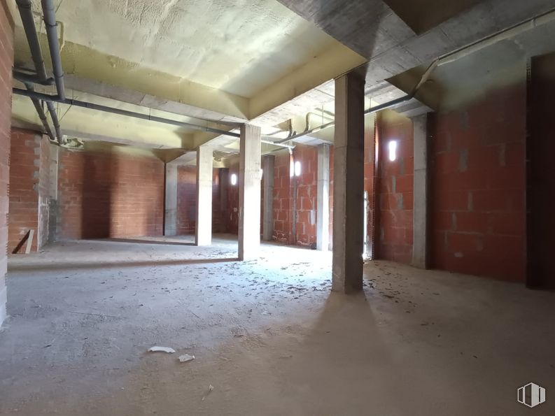 Retail for rent at Calle Aloe Vera, 22, Vicálvaro, Madrid, 28052 with wall, floor, flooring, ceiling, composite material, concrete, building material, column, brickwork and brick around