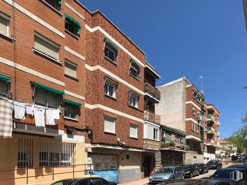 Local en alquiler y venta en Calle Quevedo, 14, Alcobendas, Madrid, 28100 con coche, edificio, cielo, rueda, propiedad, ventana, neumático, vehículo, diseño urbano y condominio alrededor