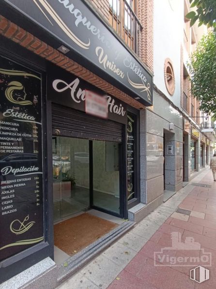 Local en alquiler en Zona Centro, Torrejón de Ardoz, Madrid, 28850 con ventana, accesorio, edificio, fachada, fuente, puerta, venta al por menor, toldo, superficie de la carretera y árbol alrededor