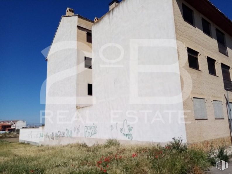 Land for sale at Casco urbano, Santa Olalla, Toledo, 45530 with building, sky, plant, window, land lot, residential area, facade, city, font and composite material around