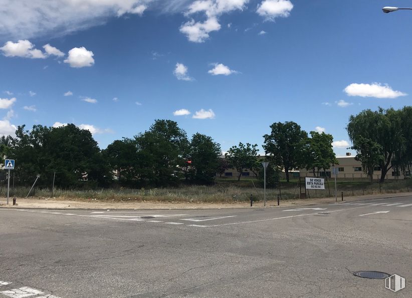 Suelo en venta en Calle Morse, 23, Getafe, Madrid, 28906 con nube, cielo, planta, árbol, superficie de carretera, asfalto, luz de la calle, sombra, cúmulo y hierba alrededor