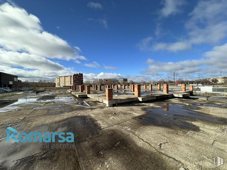 Suelo en venta en Calle Igualdad, Ávila, 05003 con edificio, nube, cielo, recursos hídricos, asfalto, masa de agua, diseño urbano, superficie de la carretera, congelación y paisaje alrededor