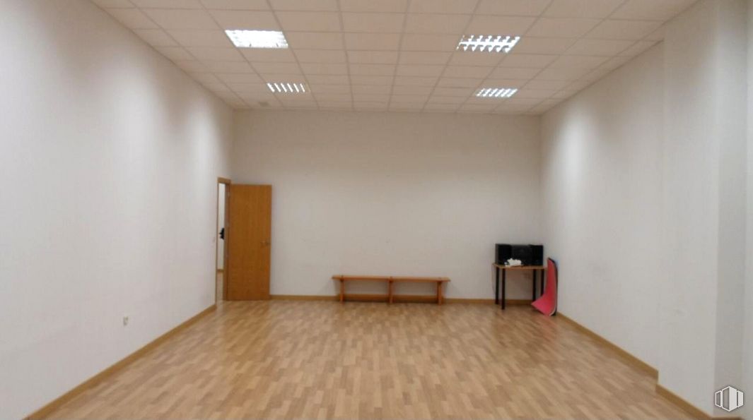 Office for rent at Avenida General Villalba, Toledo, 45003 with door, light fixture, hall, wood, flooring, floor, hardwood, laminate flooring, ceiling and plywood around