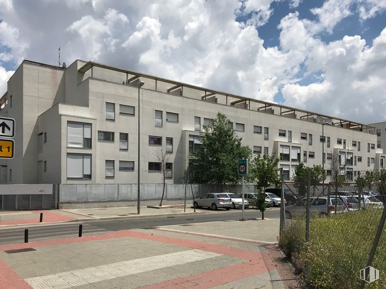 Local en alquiler y venta en Calle Francisco Salzillo, 7, Torrejón de Ardoz, Madrid, 28850 con edificio, nube, cielo, planta, ventana, coche, árbol, casa, diseño urbano y condominio alrededor