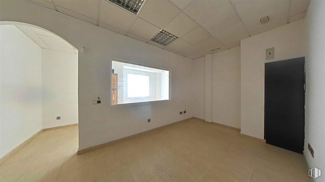 Local en venta en Calle Campo, Villaviciosa de Odón, Madrid, 28670 con puerta, ventana, suelos, suelo, techo, interiorismo, habitación, apartamento, suelo de baldosas y iluminación natural alrededor