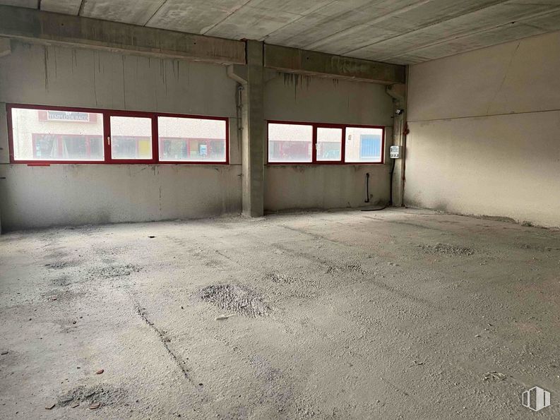 Industrial for sale at Calle Francisco Medina Mendoza, Cabanillas del Campo, Guadalajara, 19171 with window, flooring, floor, ceiling, composite material, concrete, hall, daylighting, building material and plaster around