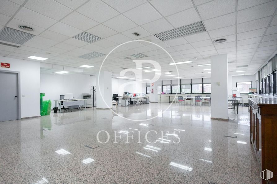 Office for rent at Zona nudo Norte Madrid, Fuencarral - El Pardo, Madrid, 28034 with lighting, cabinetry, building, fixture, hall, interior design, flooring, floor, ceiling and glass around