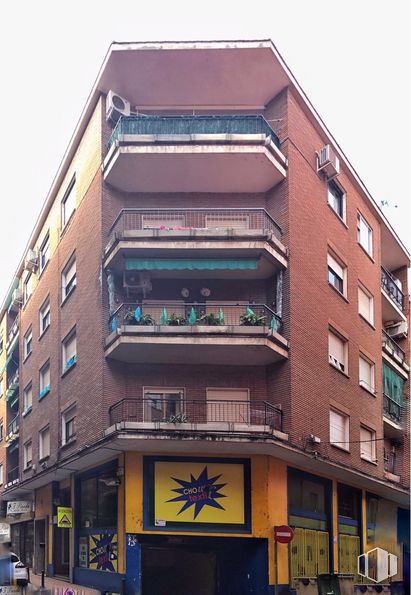 Retail for sale & for rent at Calle Sol, 25, Talavera de la Reina, Toledo, 45600 with building, clock, daytime, property, window, sky, condominium, architecture, urban design and tower block around