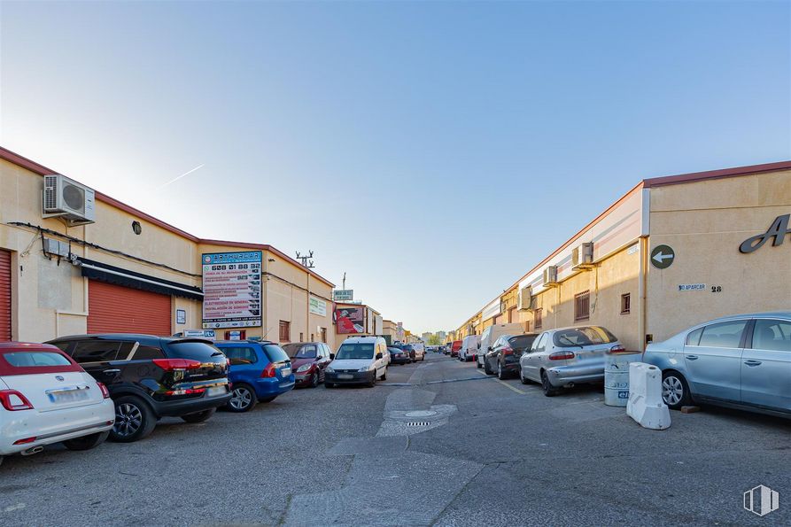 Nave en venta en Paseo Talleres, 3, Villaverde, Madrid, 28021 con coche, edificio, luz de estacionamiento, rueda, neumático, cielo, vehículo terrestre, vehículo, ventana y matrícula del vehículo alrededor