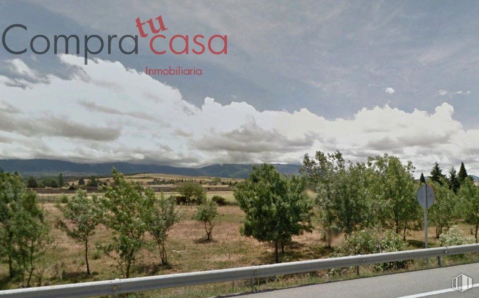 Land for sale at Calle Estrella Polar - Madrona, Segovia, 40154 with cloud, plant, sky, daytime, ecoregion, nature, natural landscape, land lot, tree and road surface around