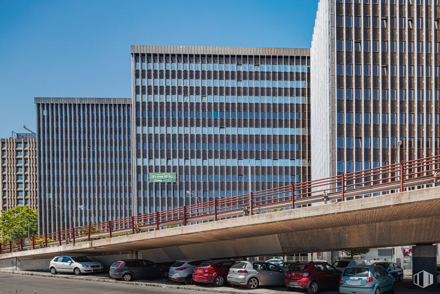 Oficina en alquiler en Edificio Centro Norte, Agustín de Foxá, 29, Chamartín, Madrid, 28036 con coche, edificio, rueda, día, cielo, rascacielos, vehículo, neumático, arquitectura y bloque de torre alrededor