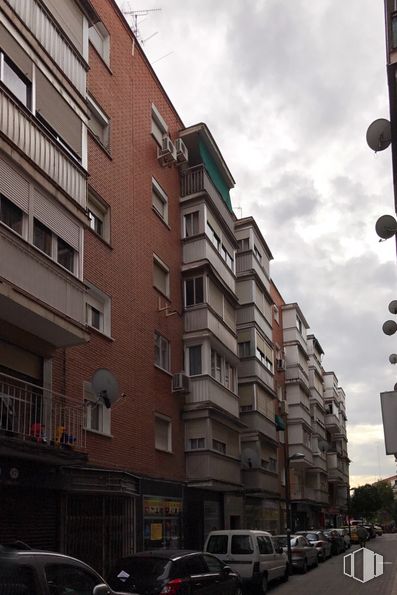 Local en alquiler y venta en Calle Espada, 19, Alcorcón, Madrid, 28921 con camioneta, edificio, coche, nube, cielo, neumático, rueda, ventana, infraestructura y vehículo alrededor