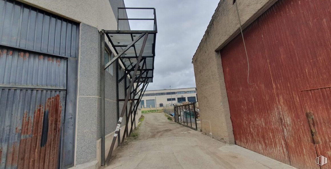 Industrial for sale at Calle Cava, Torrelaguna, Madrid, 28180 with door, composite material, metal, iron, concrete, building material, daylighting and steel around