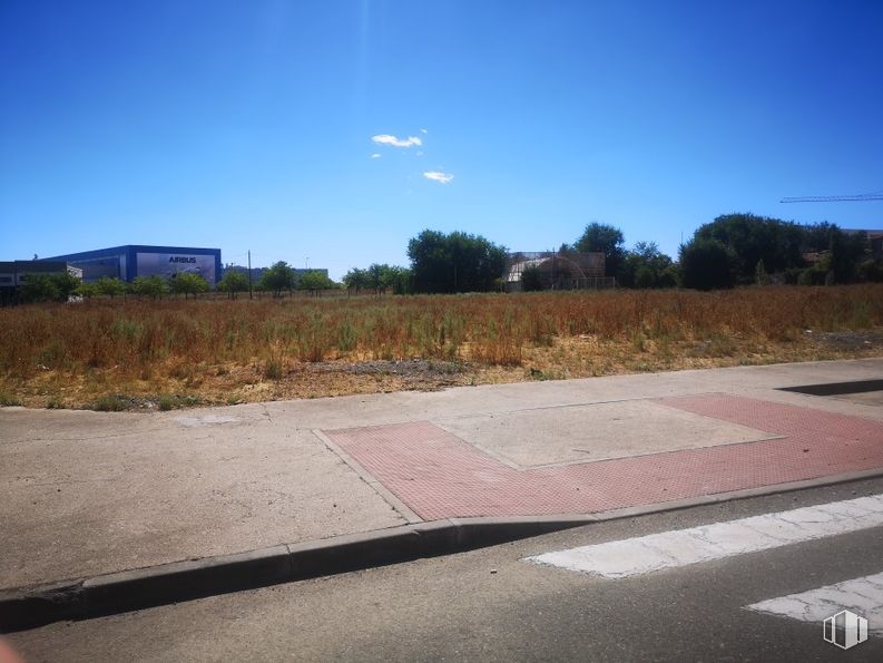 Suelo en venta en Calle Montes de Toledo, Illescas, Toledo, 45200 con nube, cielo, durante el día, planta, superficie de la carretera, luz solar, paisaje natural, asfalto, árbol y horizonte alrededor