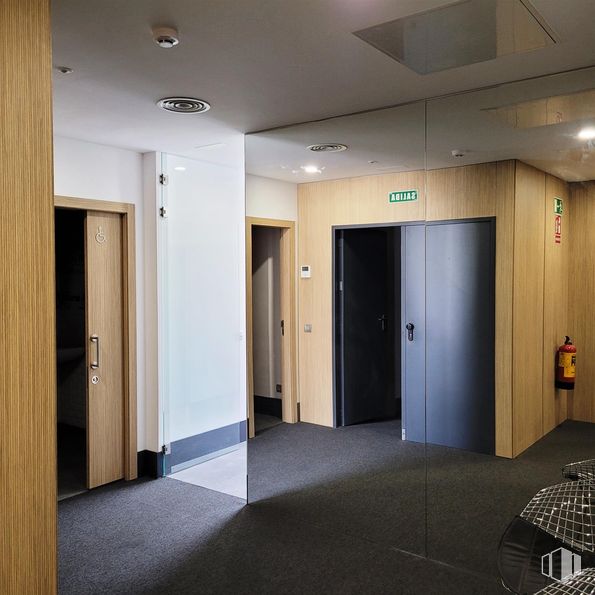 Office for sale at Calle María Tubau, Fuencarral - El Pardo, Madrid, 28049 with door, flooring, floor, wood, interior design, ceiling, lighting, glass, home door and tile flooring around