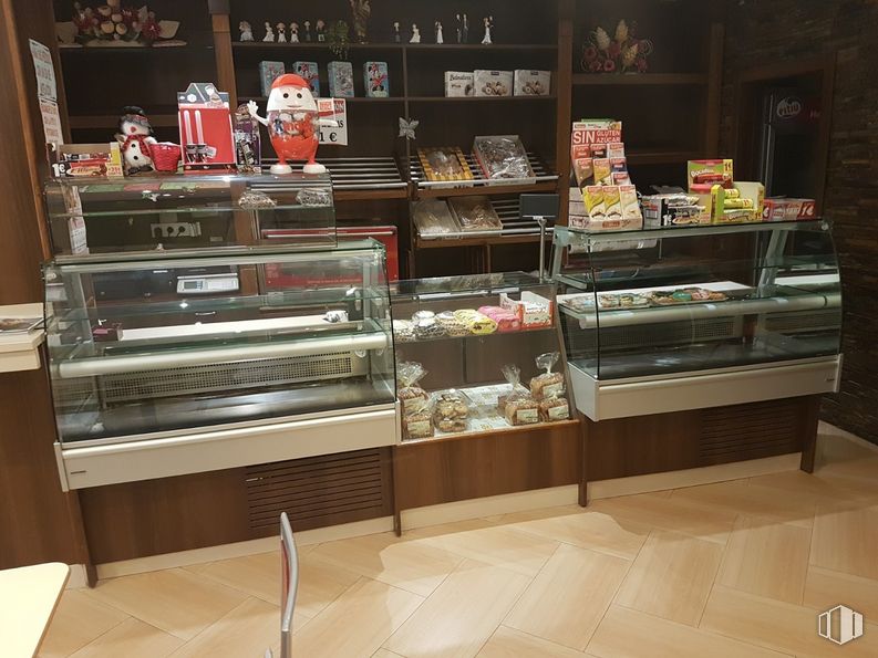 Retail for sale & for rent at Calle Monte, 1, Quintanar de la Orden, Toledo, 45800 with packaged goods, food, display case, shelving, fast food, tableware, retail, cuisine, room and event around