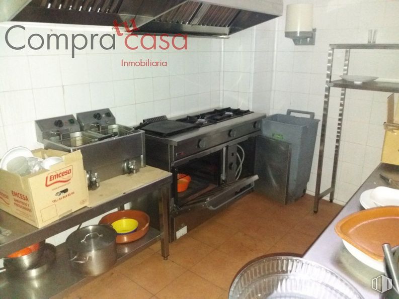 Retail for sale & for rent at Avenida Acueducto, Segovia, 40002 with packaged goods, tableware, kitchen appliance, gas stove, countertop, kitchen, kitchen stove, building, home appliance and stove around