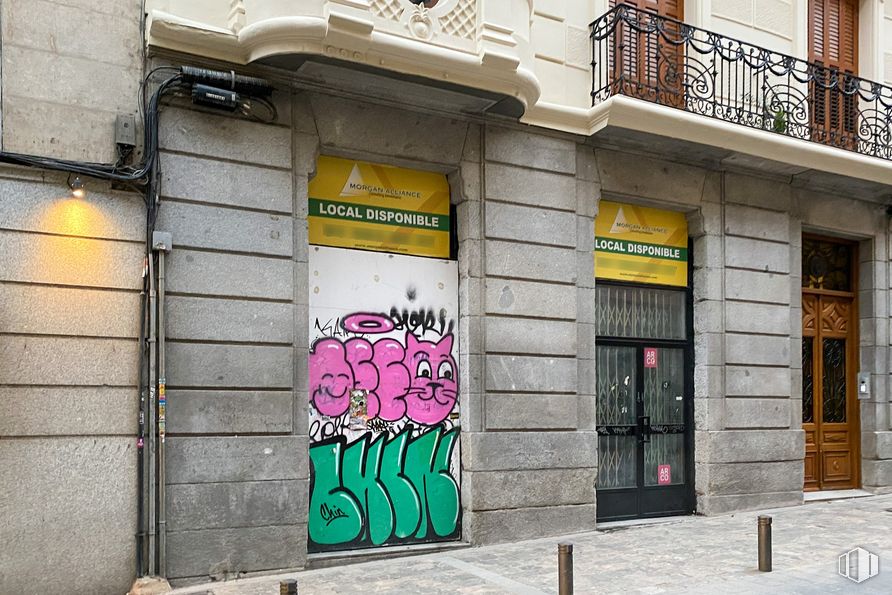 Local en alquiler en Calle Prado, 8, Centro, Madrid, 28014 con puerta, edificio, accesorio, casa, barrio, pared, fachada, ventana, tintes y matices y carretera alrededor