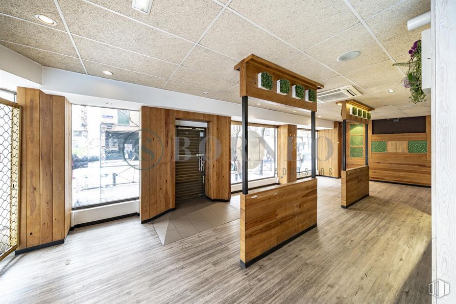 Retail for sale & for rent at Calle Jerónima Llorente, 1, Tetuán, Madrid, 28039 with door, flooring, wood, floor, interior design, wood flooring, ceiling, composite material, hardwood and plank around