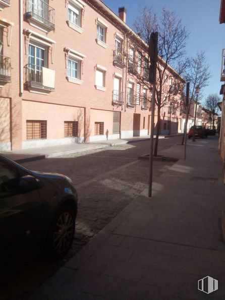 Local en alquiler y venta en Ronda de San Juan, Navalcarnero, Madrid, 28600 con neumático, coche, edificio, cielo, ventana, infraestructura, superficie de carretera, vehículo, árbol y asfalto alrededor