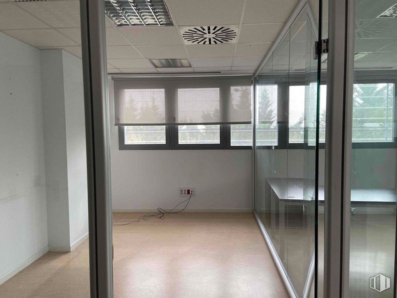 Industrial for sale & for rent at Zona Colmenar Viejo, Colmenar Viejo, Madrid, 28770 with building, window, fixture, interior design, wood, shade, hall, automotive exterior, floor and house around