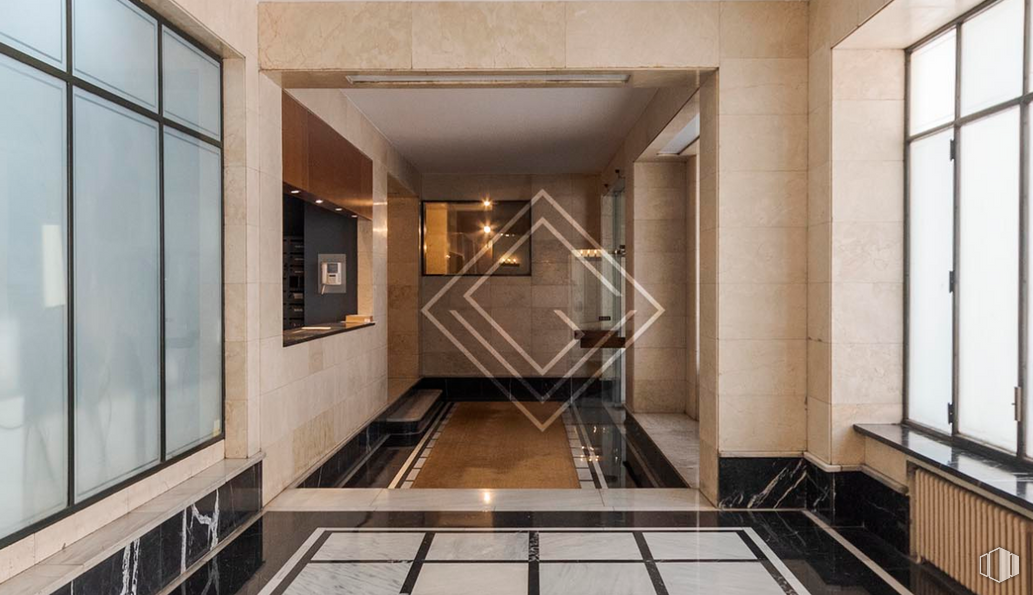 Oficina en venta en Paseo Castellana, Chamartín, Madrid, 28046 con ventana, propiedad, edificio, pasillo, madera, arquitectura, diseño de interiores, puerta, accesorio y pavimento alrededor