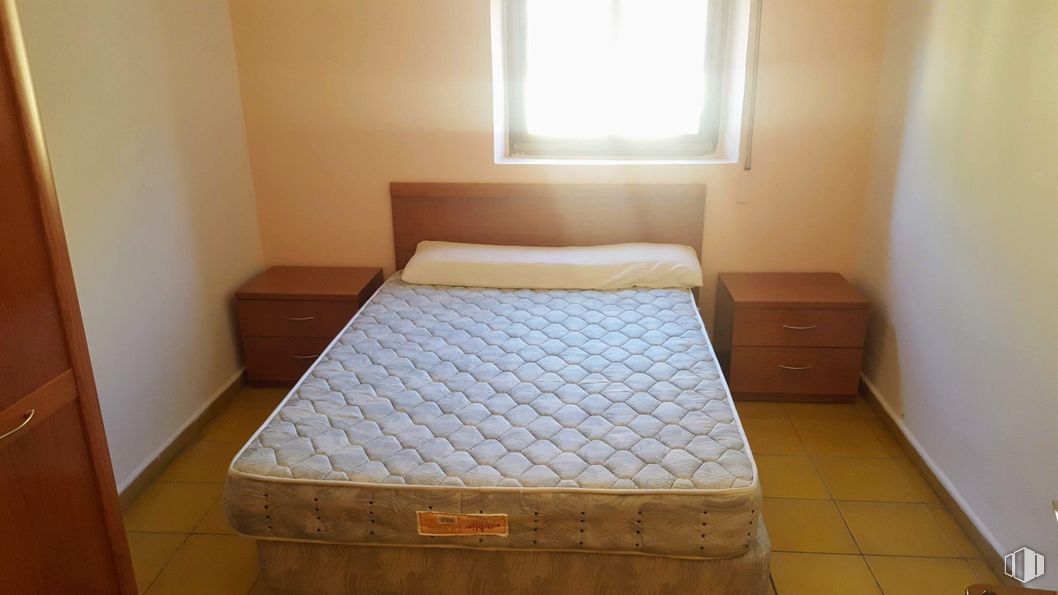 Retail for sale at Zona La Pedriza, Manzanares el Real, Madrid, 28410 with bed, nightstand, window, furniture, building, comfort, fixture, wood, house and bed frame around