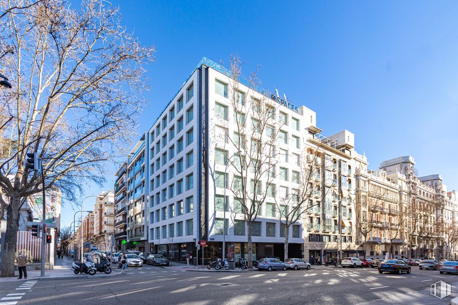 Oficina en alquiler en Calle José Abascal, 41, Chamberí, Madrid, 28003 con edificio, cielo, día, propiedad, coche, ventana, rueda, luz de la calle, bloque torre y diseño urbano alrededor