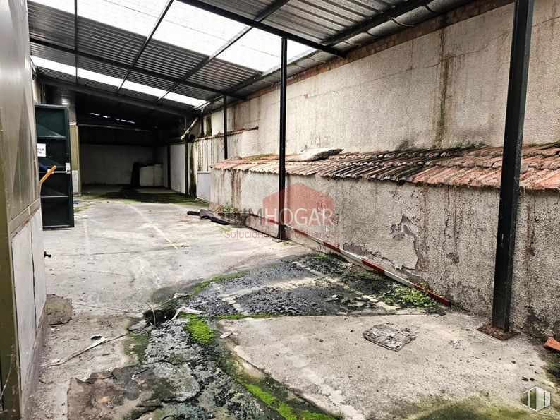 Industrial for sale at Polígono Hervencias, Ávila, 05004 with floor, plant, wood, concrete, urban area, tints and shades, city, composite material, metal and building material around