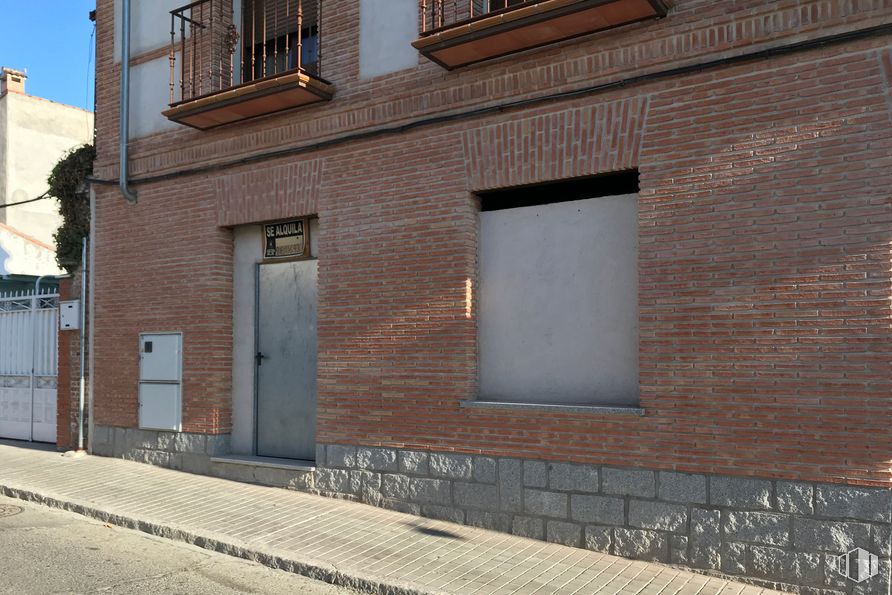 Local en alquiler en Calle San José, 37, Navalcarnero, Madrid, 28600 con ventana, edificio, puerta, propiedad, superficie de carretera, ladrillo, albañilería, madera, rectángulo y accesorio alrededor