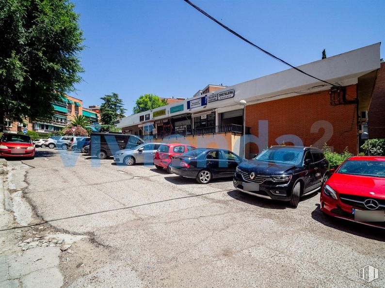 Retail for sale & for rent at Calle Balandro, Barajas, Madrid, 28042 with car, automotive parking light, tire, wheel, land vehicle, vehicle, sky, motor vehicle, building and hood around