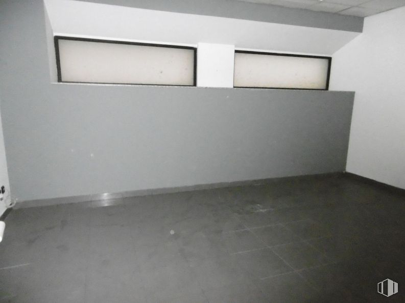 Local en venta en Paseo Santa María de la Cabeza, Arganzuela, Madrid, 28045 con accesorio, suelo, suelos, tintes y matices, material compuesto, madera, rectángulo, exterior del automóvil, techo y hormigón alrededor