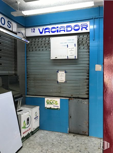 Local en alquiler y venta en Calle Alicante, 3, Getafe, Madrid, 28903 con productos envasados, azul, madera, gas, accesorio, máquina, tintes y matices, fachada, azul eléctrico y material compuesto alrededor