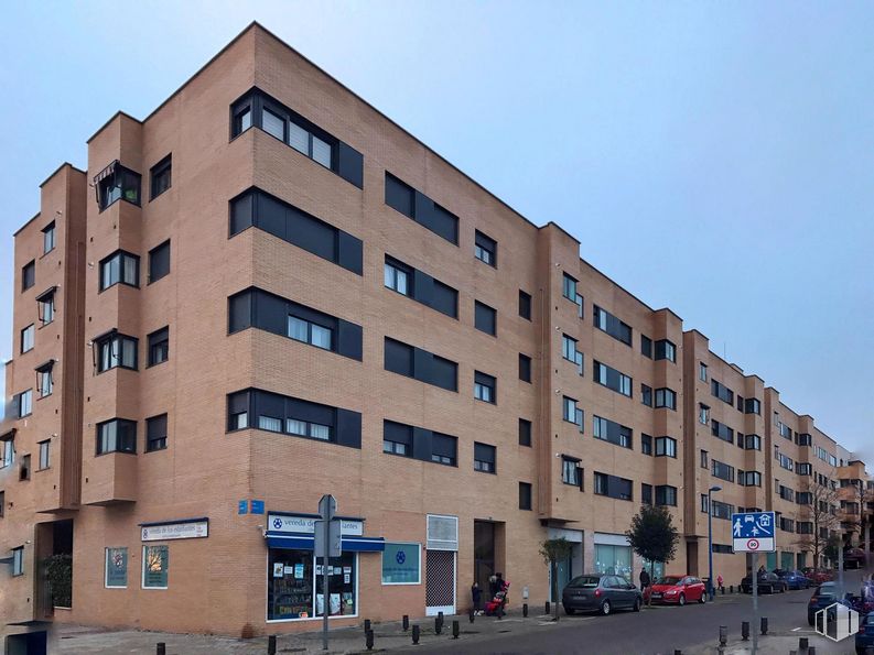 Local en alquiler en Calle Cuenca, 13, Leganés, Madrid, 28914 con ventana, cielo, edificio, luz de la calle, bloque de torre, diseño urbano, condominio, barrio, casa y coche alrededor