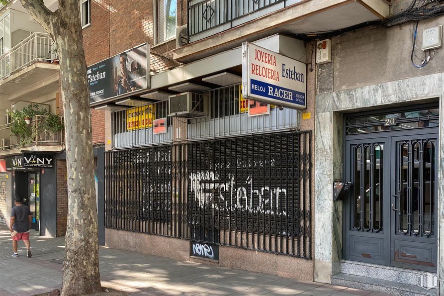 Local en venta en Calle San Cipriano, 20, Vicálvaro, Madrid, 28032 con puerta, ventana, edificio, fachada, ciudad, diseño urbano, acera, asentamiento humano, carretera y fuente alrededor