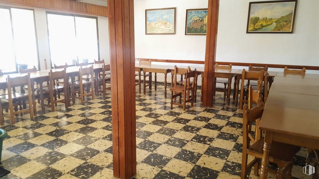 Retail for sale at Zona La Pedriza, Manzanares el Real, Madrid, 28410 with picture frame, chair, table, property, furniture, tile flooring, wood, interior design, architecture and flooring around