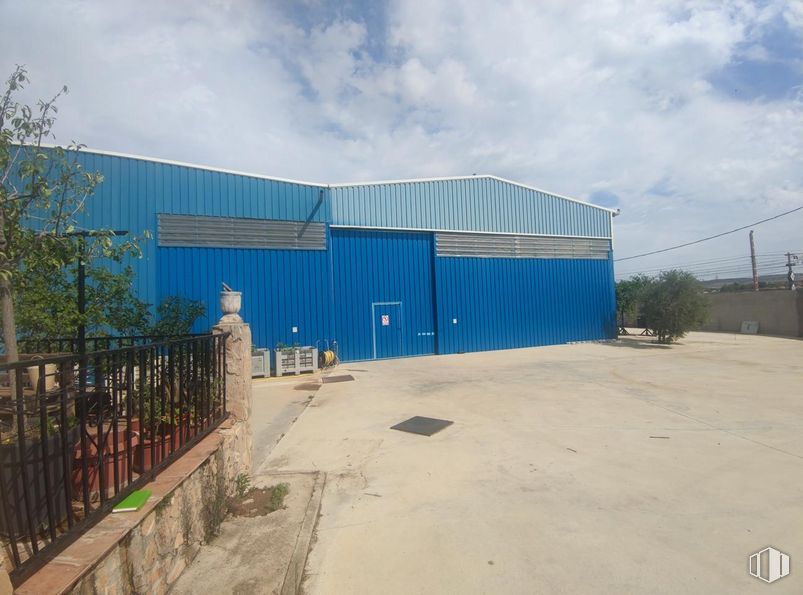 Industrial for sale at Paseo Estación, Villasequilla, Toledo, 45740 with building, cloud, sky, property, plant, asphalt, road surface, wall, real estate and tree around