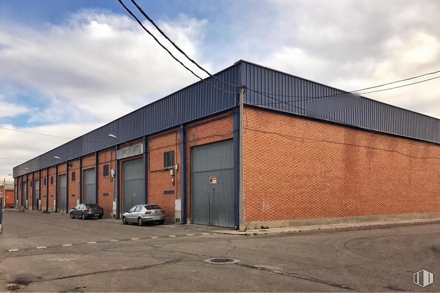 Nave en venta en Avenida Industria, Illescas, Toledo, 45200 con edificio, nube, luz de estacionamiento automotriz, cielo, neumático, rueda, coche, vehículo, asfalto y superficie de la carretera alrededor