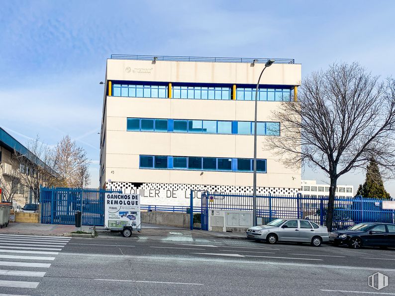 Oficina en venta en Calle Laguna del Marquesado, Villaverde, Madrid, 28021 con coche, edificio, rueda, neumático, cielo, luz de estacionamiento automotriz, vehículo, árbol, ventana y arquitectura alrededor