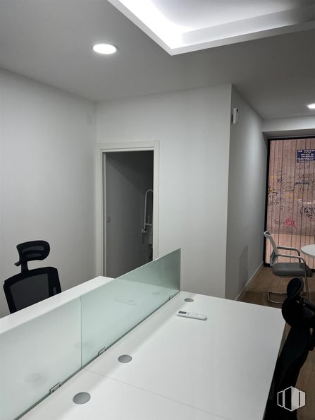 Local en alquiler en Carretera Loeches, Arganda del Rey, Madrid, 28500 con puerta, silla, mueble, edificio, mesa, interiorismo, suelo, madera, suelos y propiedad material alrededor