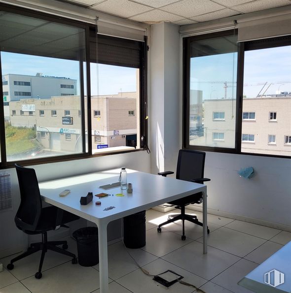 Oficina en venta en Calle Granja, 86, Alcobendas, Madrid, 28108 con silla, escritorio, ventana, mesa, edificio, mueble, propiedad, accesorio, silla de oficina y interiorismo alrededor