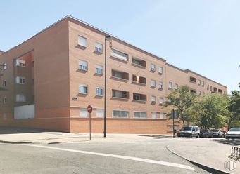 Local en alquiler en Calle Estocolmo, 1-19, Alcorcón, Madrid, 28922 con edificio, cielo, ventana, luz de la calle, árbol, diseño urbano, condominio, asfalto, casa y bloque de torre alrededor