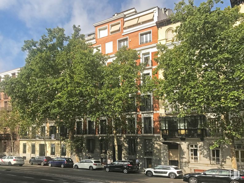 Oficina en alquiler en Calle Alfonso XII, 8, Retiro, Madrid, 28014 con coche, edificio, rueda, cielo, nube, durante el día, propiedad, vehículo, neumático y ventana alrededor