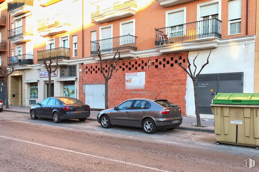 Retail for sale & for rent at Calle Tejar, 24, Torrijos, Toledo, 45500 with car, window, wheel, automotive parking light, tire, land vehicle, building, vehicle, plant and automotive lighting around