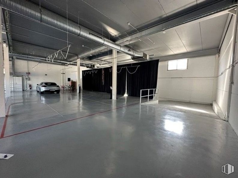 Industrial for sale & for rent at Polígono industrial Móstoles, Móstoles, Madrid, 28935 with window, flooring, floor, ceiling, hall, lighting, light fixture, design, fluorescent lamp and basement around