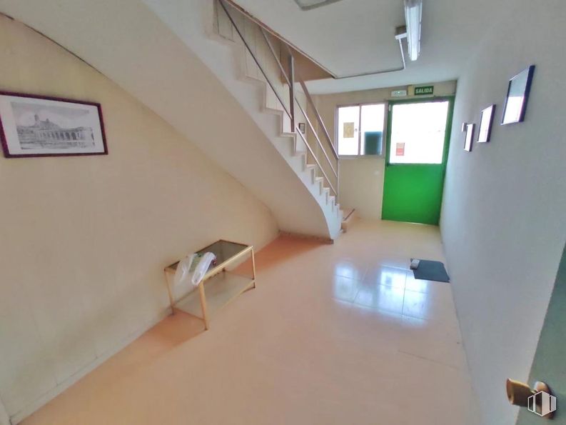 Nave en venta en Polígono industrial, Arganda del Rey, Madrid, 28500 con marco, suelos, suelo, interiorismo, techo, puerta, habitación, pintura, suelo de baldosas y tinte para madera alrededor