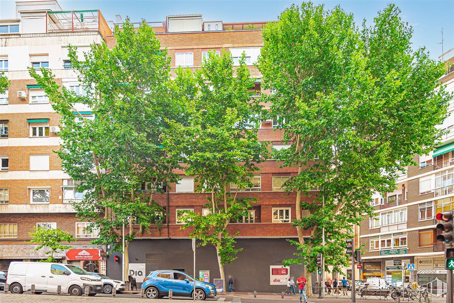 Local en venta en Calle Vizcaya, 1, Arganzuela, Madrid, 28045 con coche, edificio, rueda, durante el día, propiedad, ventana, neumático, vehículo, cielo y diseño urbano alrededor