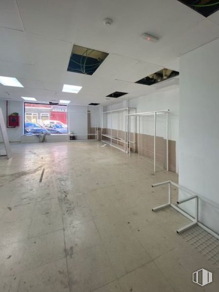 Local en alquiler en Calle Espada, Alcorcón, Madrid, 28921 con mueble, accesorio, diseño de interiores, piso, suelo, edificio, pasillo, gas, techo y espacio alrededor