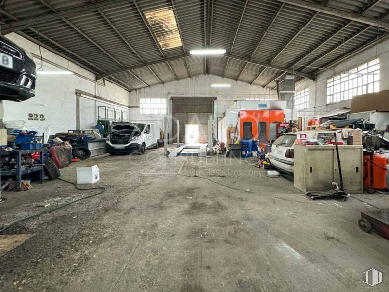 Industrial for sale at Avenida Industria, Humanes de Madrid, Madrid, 28970 with light fixture, automobile repair shop, workshop, garage, machine, automotive care, parking, factory, hall and mechanic around