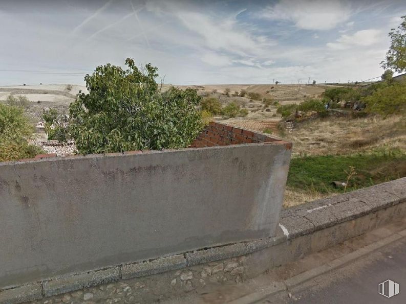 Land for sale at Calle San Sebastián, Trijueque, Guadalajara, 19192 with cloud, sky, plant, road surface, asphalt, tree, slope, landscape, road and composite material around